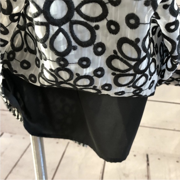 Halogen Sheer Overlay Pencil Skirt Gray White Lace SIZE 4 Embroidered Flowers - Picture 7 of 9